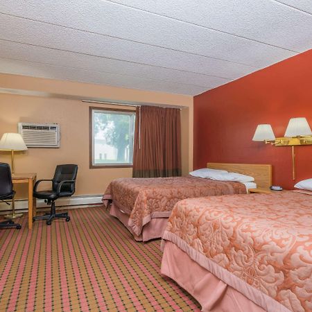 Super 8 By Wyndham Brooklyn Center/Mpls Hotel Екстериор снимка