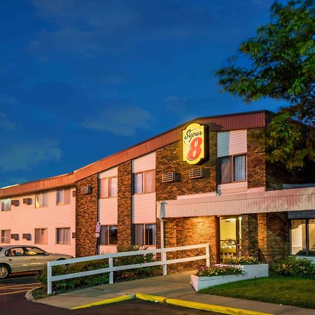Super 8 By Wyndham Brooklyn Center/Mpls Hotel Екстериор снимка