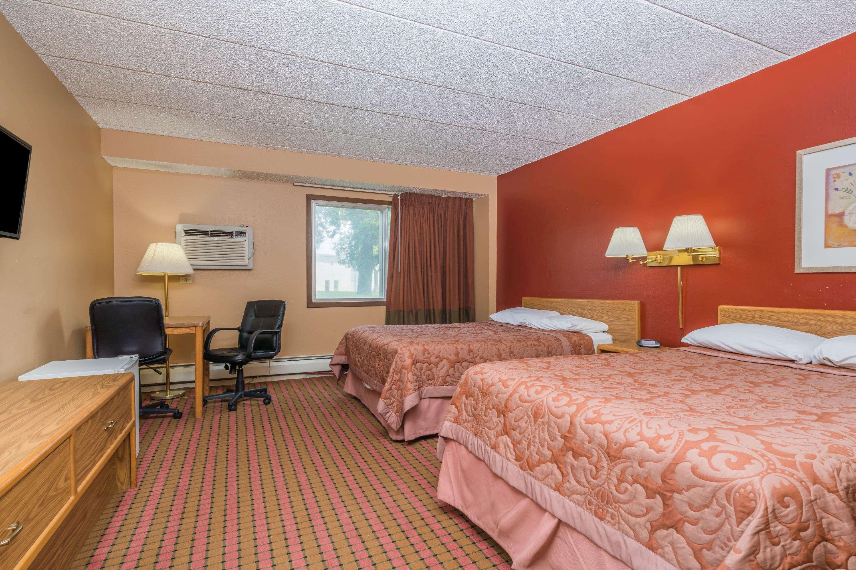 Super 8 By Wyndham Brooklyn Center/Mpls Hotel Екстериор снимка