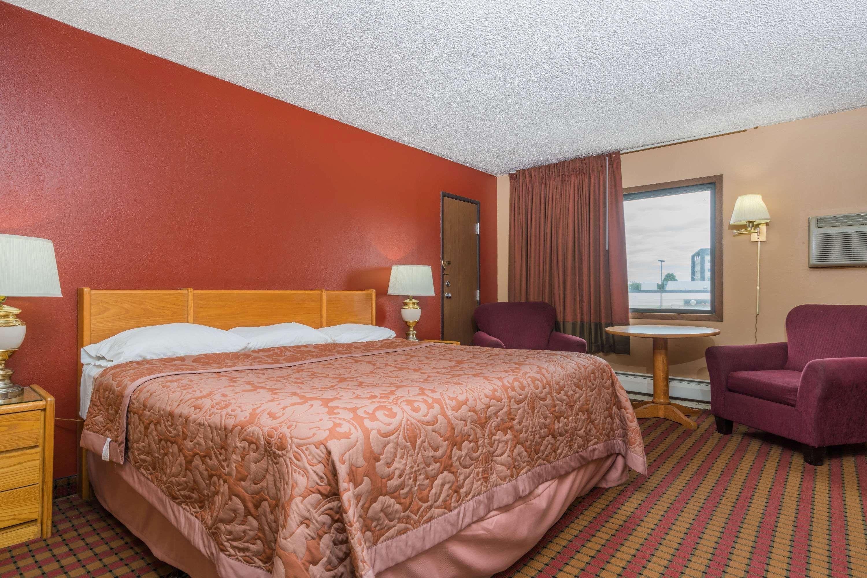 Super 8 By Wyndham Brooklyn Center/Mpls Hotel Екстериор снимка