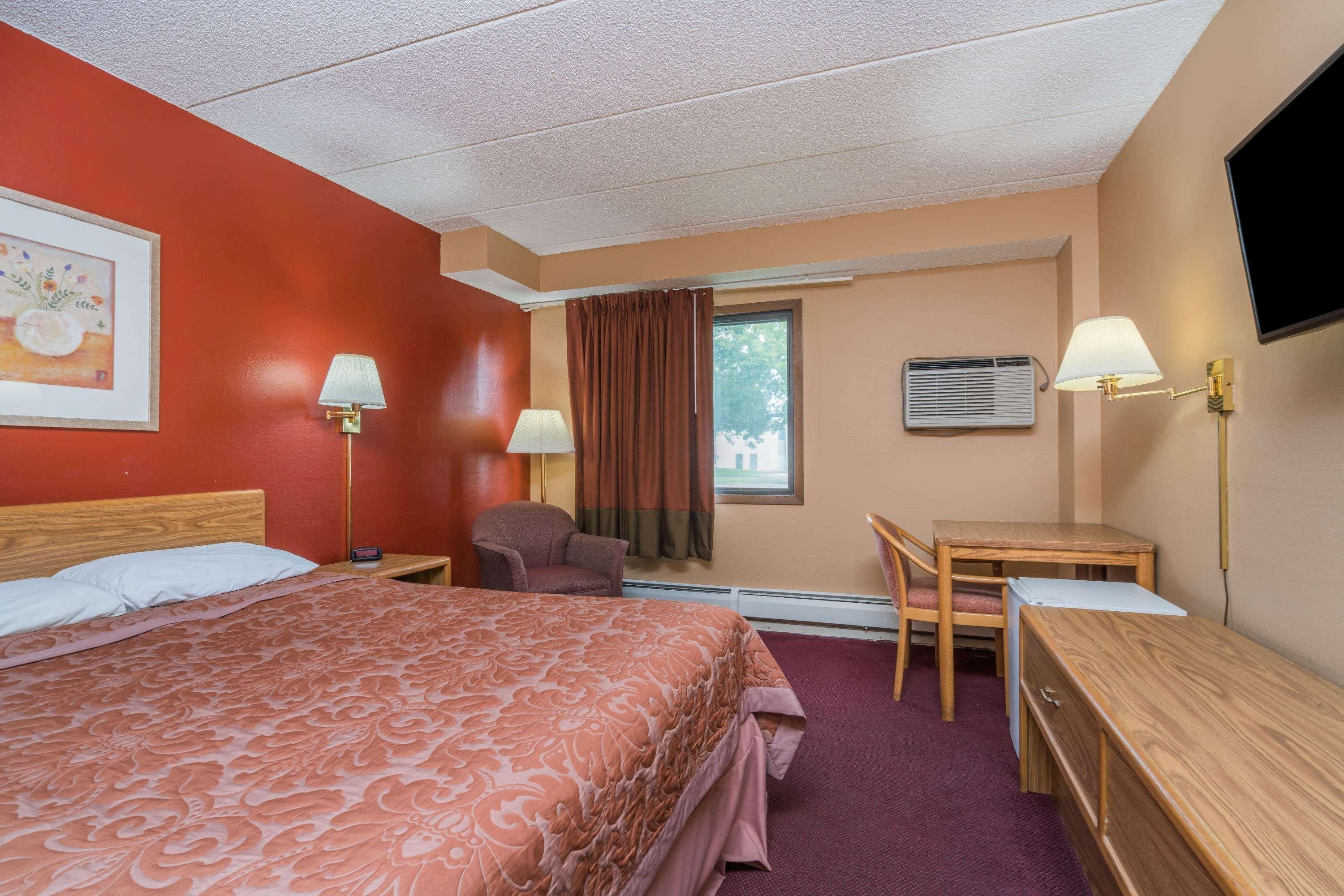 Super 8 By Wyndham Brooklyn Center/Mpls Hotel Екстериор снимка