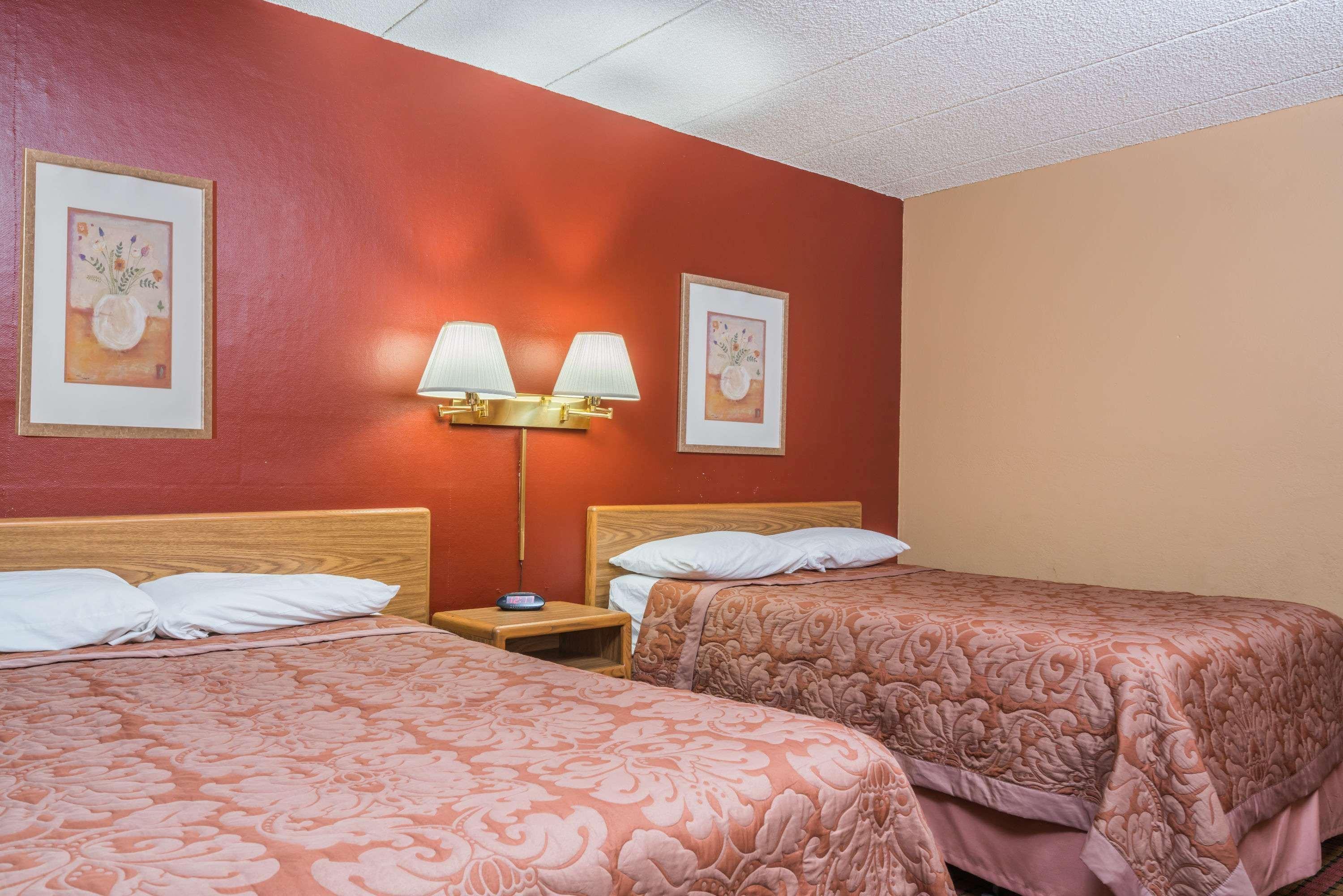 Super 8 By Wyndham Brooklyn Center/Mpls Hotel Екстериор снимка