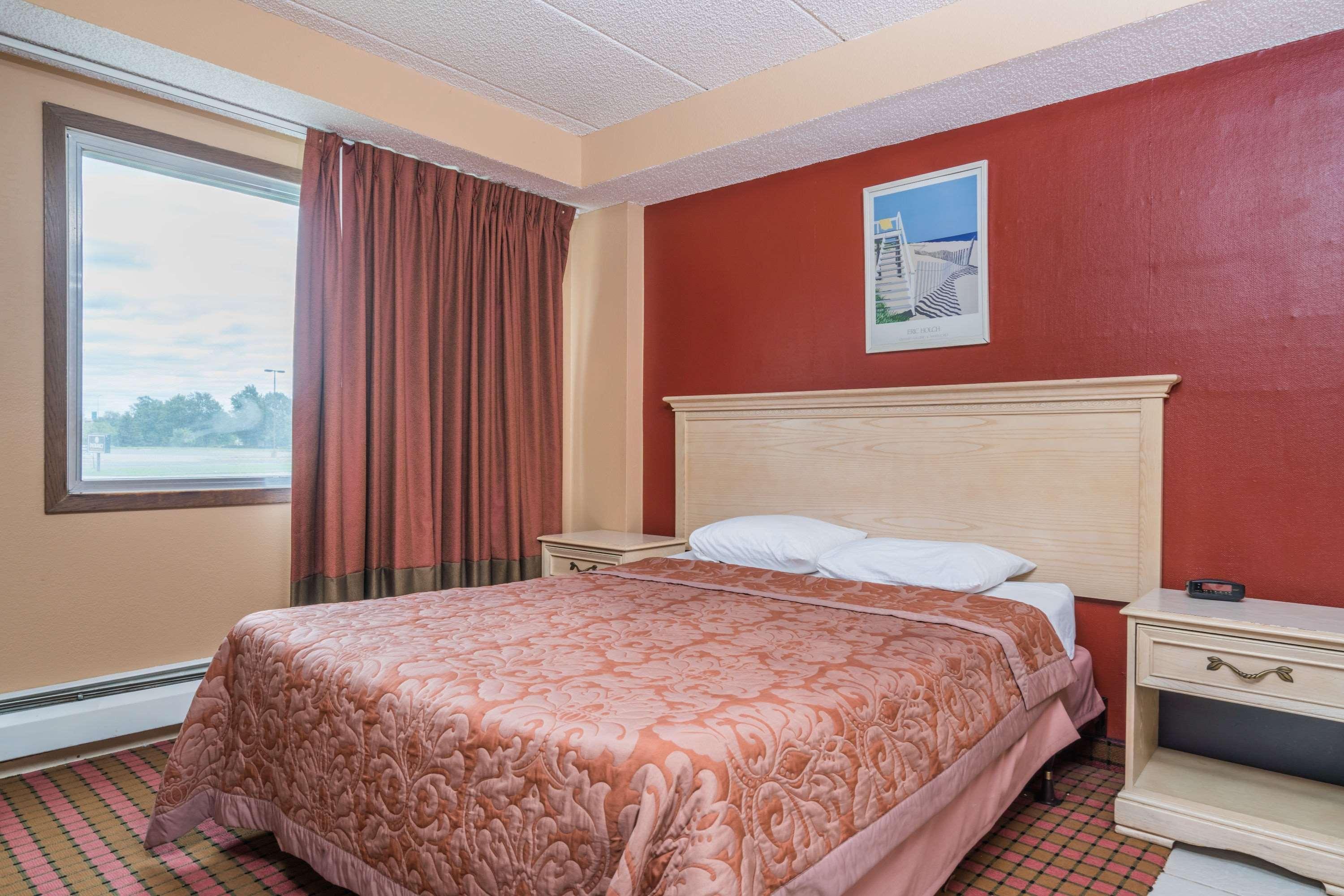 Super 8 By Wyndham Brooklyn Center/Mpls Hotel Екстериор снимка