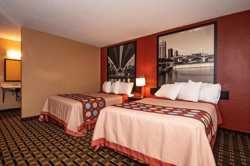 Super 8 By Wyndham Brooklyn Center/Mpls Hotel Екстериор снимка