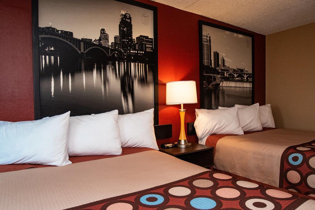 Super 8 By Wyndham Brooklyn Center/Mpls Hotel Екстериор снимка