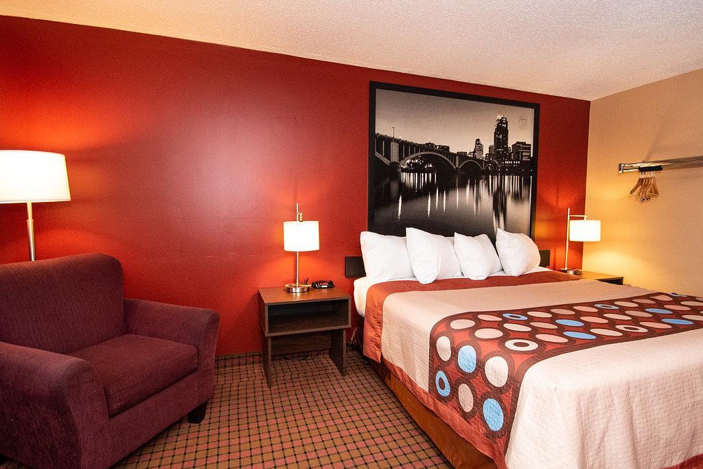 Super 8 By Wyndham Brooklyn Center/Mpls Hotel Екстериор снимка