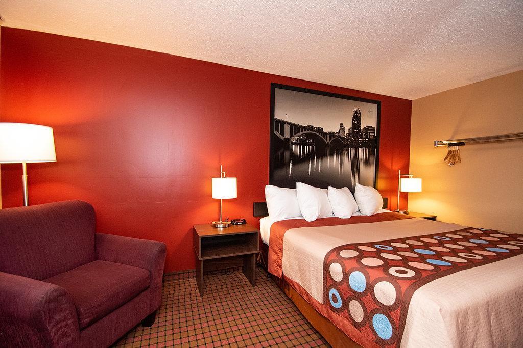 Super 8 By Wyndham Brooklyn Center/Mpls Hotel Екстериор снимка