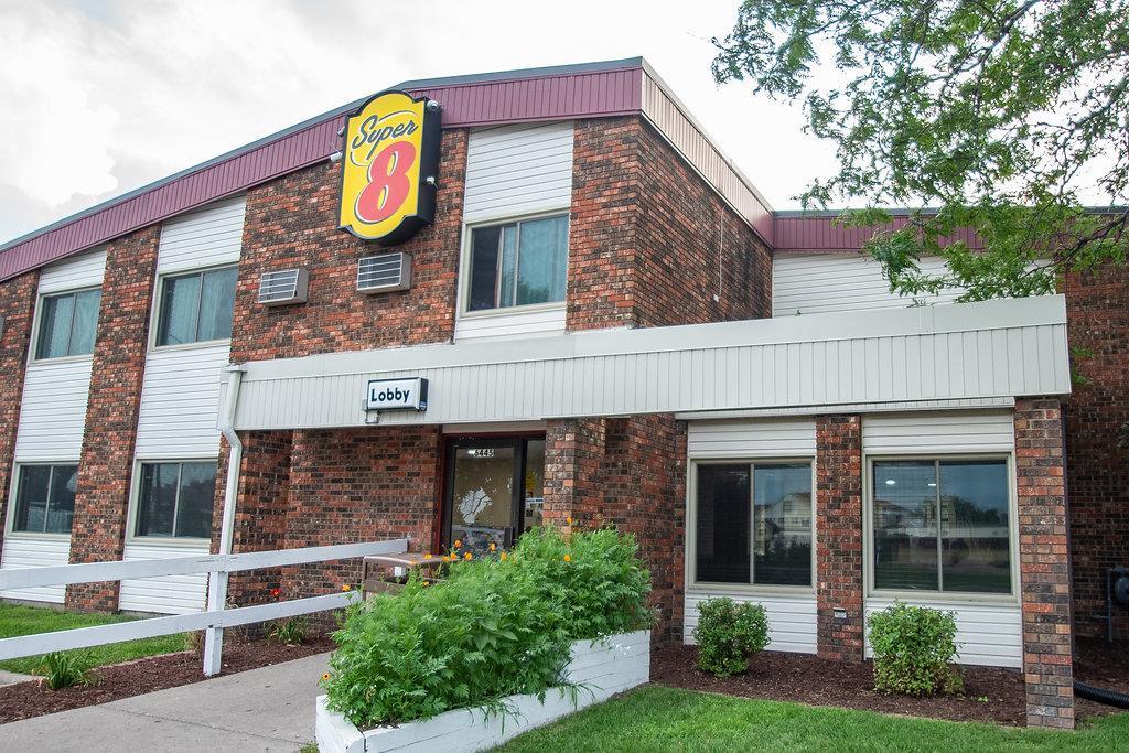 Super 8 By Wyndham Brooklyn Center/Mpls Hotel Екстериор снимка