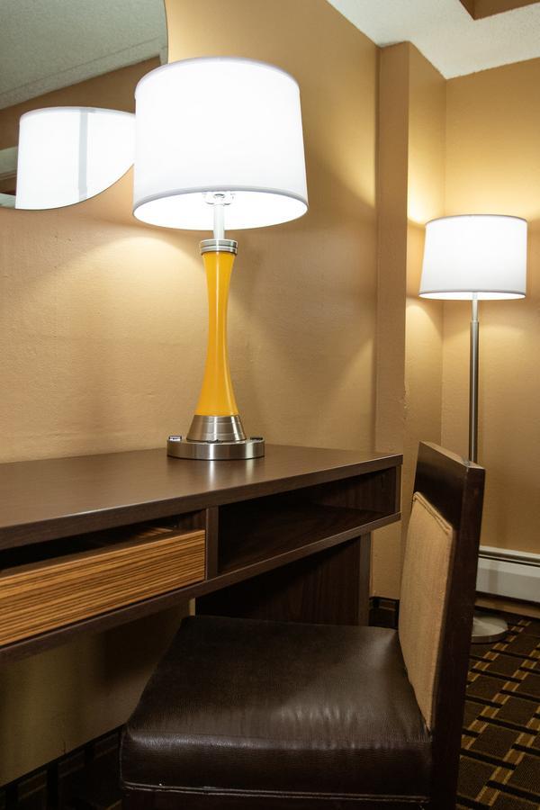 Super 8 By Wyndham Brooklyn Center/Mpls Hotel Екстериор снимка