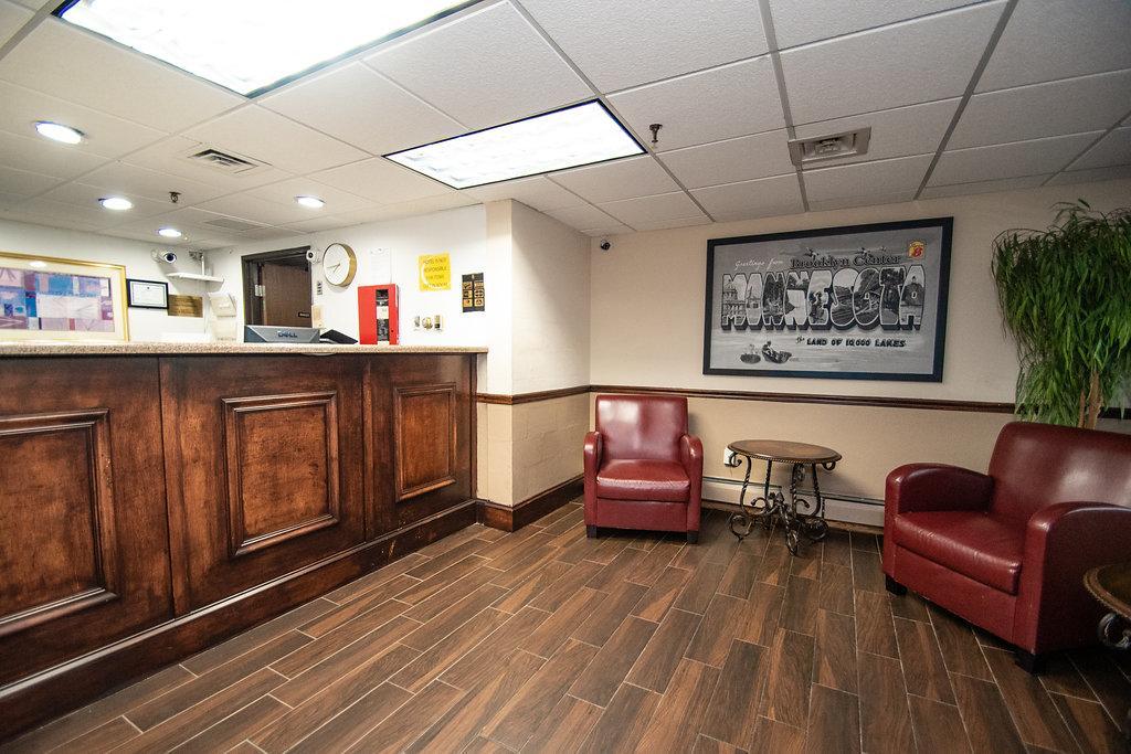 Super 8 By Wyndham Brooklyn Center/Mpls Hotel Екстериор снимка